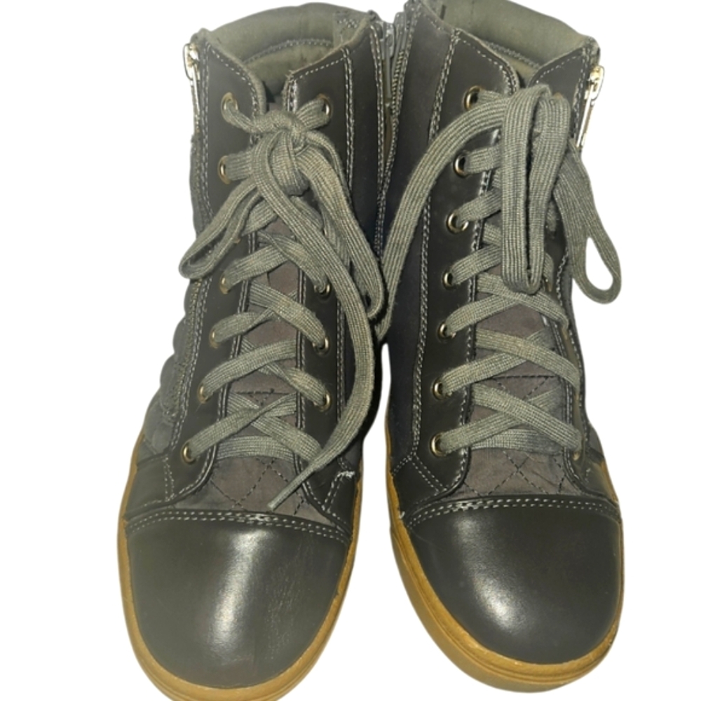 Juicy Couture Quilted Wonen boots